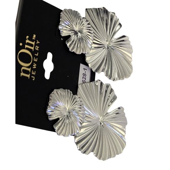 nOir Jewelry Silver Statement Flower Petal Earrings - Picture 4 of 5